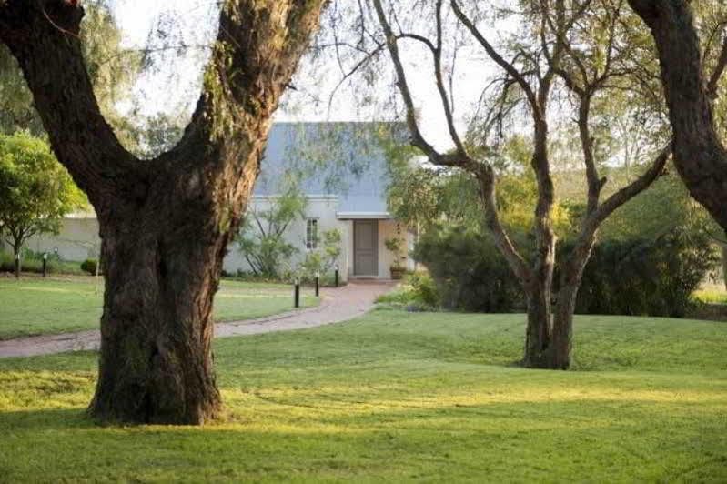 Riverbend Lodge อัดโด ภายนอก รูปภาพ